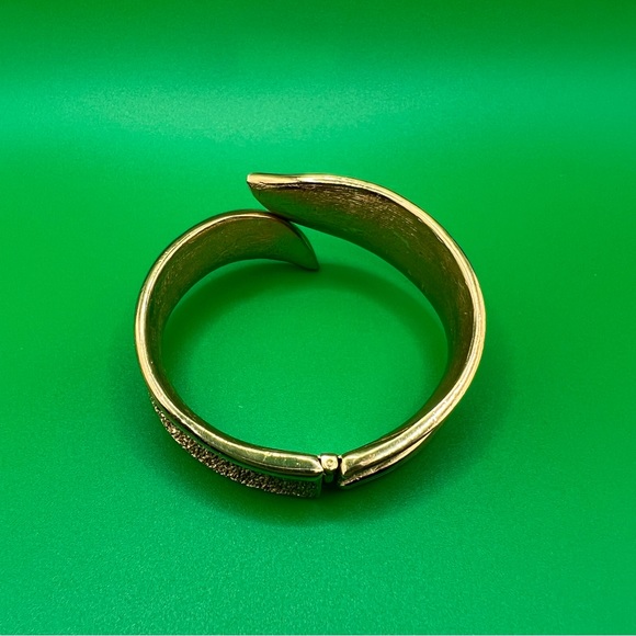 Rare vintage Trifari bracelet gold tone - Picture 2 of 2